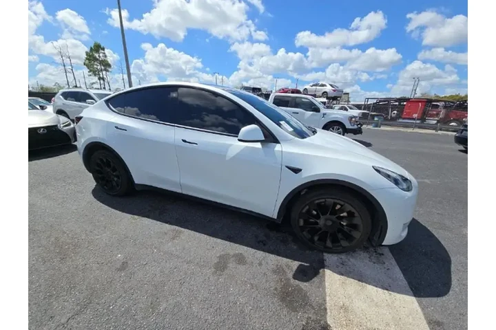 $23490 : Tesla Model Y 2023 AWD 4dr C image 3