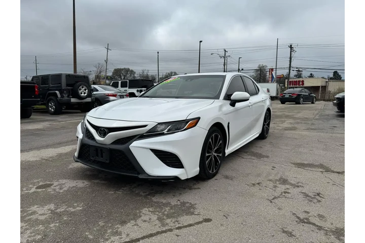 2020 Camry SE Auto (Natl) image 6