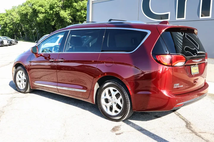 $14949 : 2020 Pacifica Limited FWD image 6