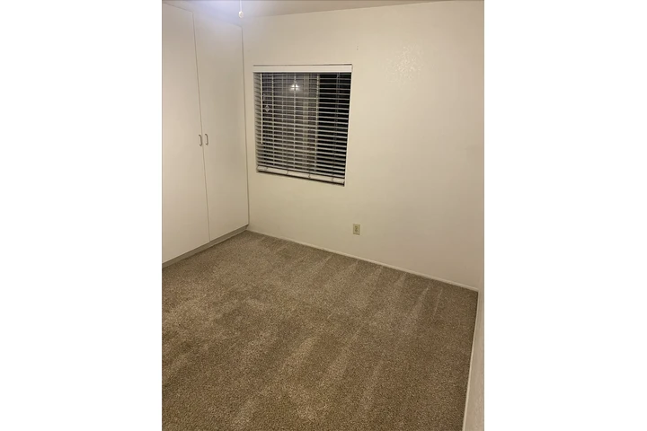 $950 : RENTO HABITACION EN CASA image 2