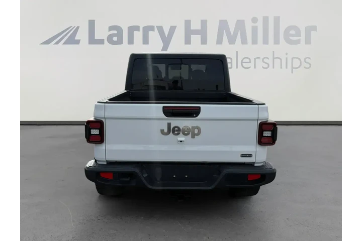 $24590 : Jeep Gladiator 2020 4x4 Over image 4