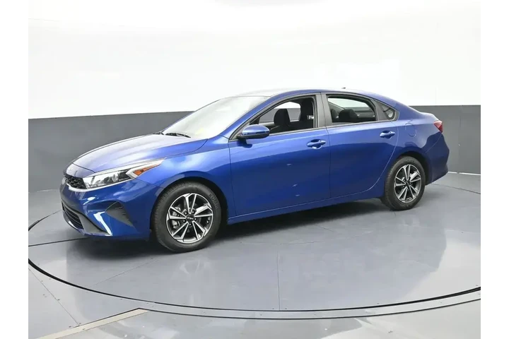 $17935 : Kia Forte 2024 LX 4dr Sedan image 2