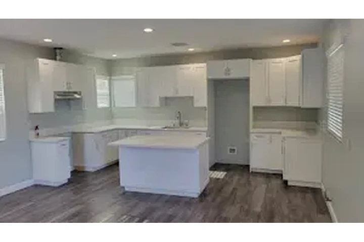 $1900 : DOWNEY RENTO CASITA NUEVA image 3