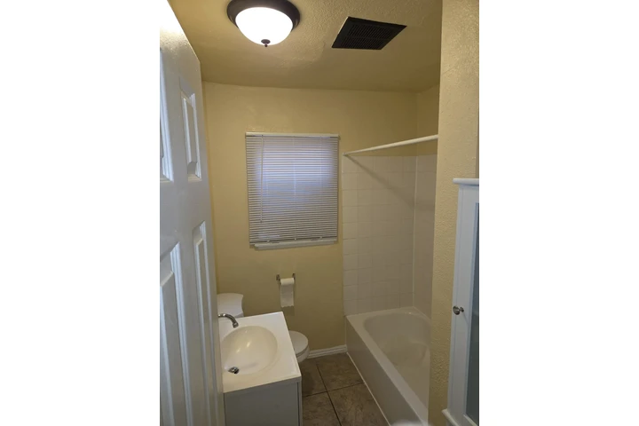 MAYWOOD 5024 EAST 59TH PLACE image 4