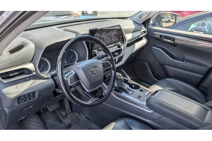 $41290 : 2022 Highlander Hybrid Limited image 2