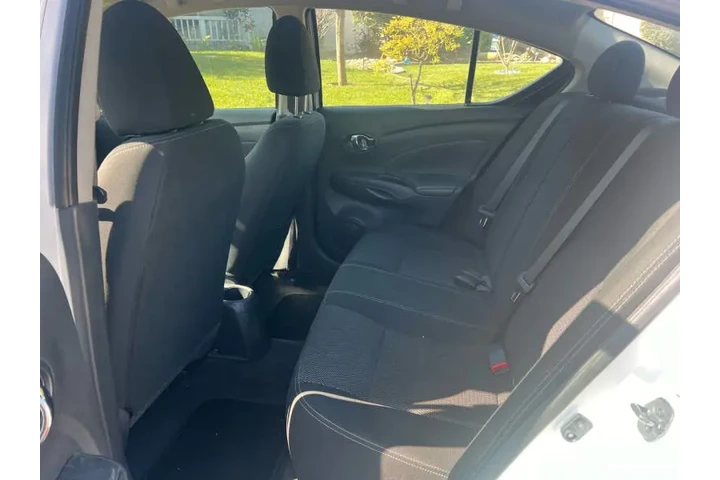 $6800 : 2018 Versa SV image 4