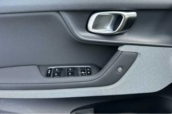 $23995 : Polestar 2 2021 AWD Launch E image 8