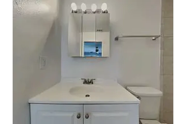 $2010 : luxury house for rent image 7