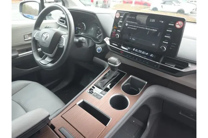 $39042 : Toyota Sienna 2024 XLE 7-Pas image 10