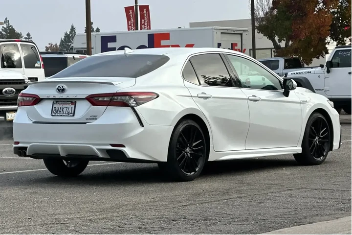 $25497 : Toyota Camry Hybrid 2021 XSE image 2