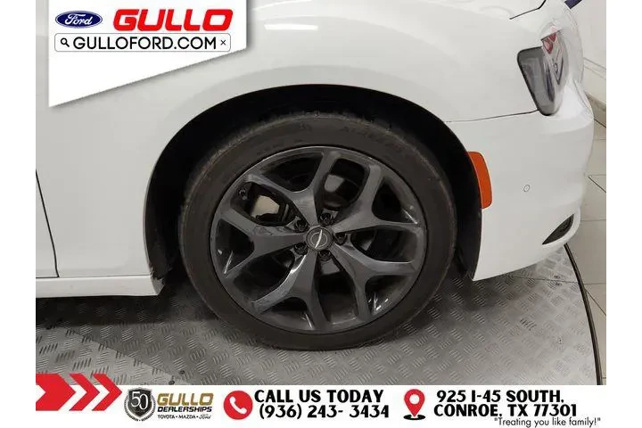 $27991 : Chrysler 300 2023 S V6 4dr S image 9