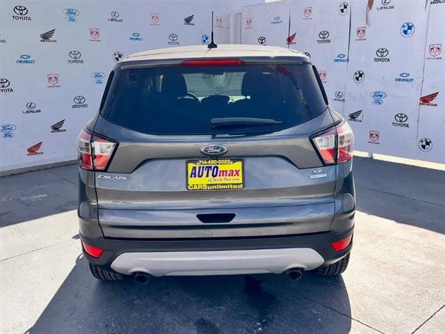 Used 2017 Escape SE FWD for s image 4