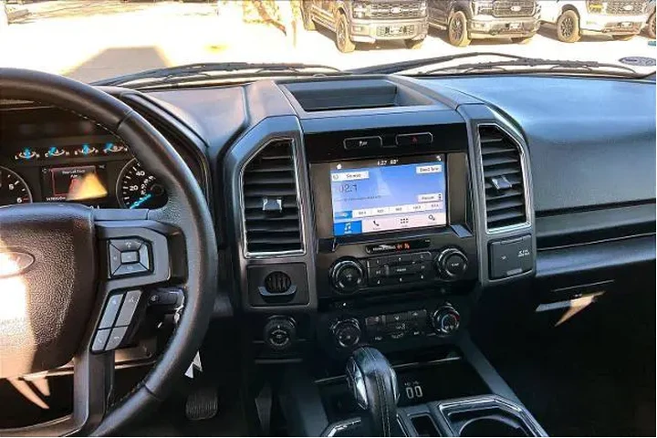 $17086 : Ford F-150 2016 4x2 XLT 4dr image 7