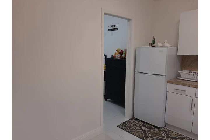 $1500 : Efficiency tipo apartamento image 4