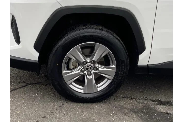 $25487 : Toyota RAV4 2024 AWD XLE 4dr image 8