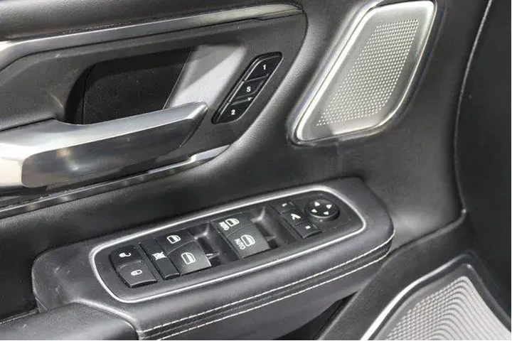 $39982 : Ram 1500 2020 4x4 Limited 4d image 7