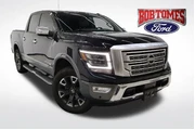 Nissan Titan 2021 4x4 Platin en Plano