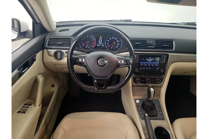 $13599 : Volkswagen Passat 2018 2.0T image 2