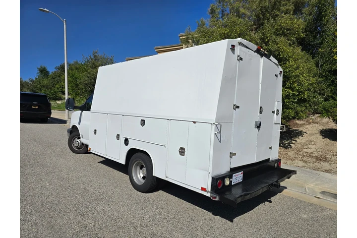 $26520 : 2017 Chevrolet Express Cutaway image 2