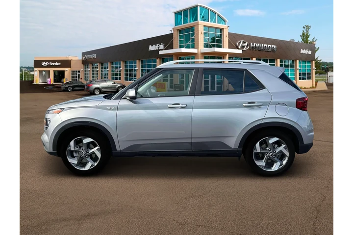 $20900 : Hyundai VENUE 2024 SEL 4dr C image 3