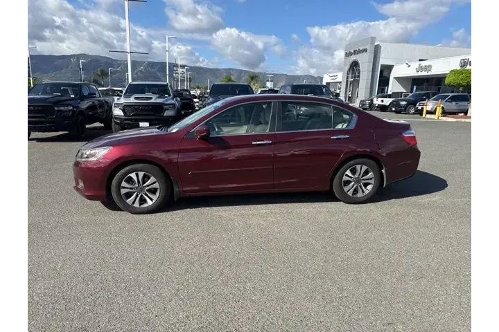 $13387 : Honda Accord 2013 LX 4dr Sed image 4