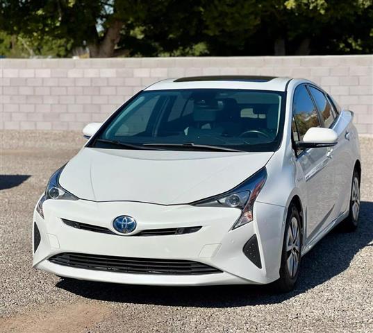 2017 TOYOTA PRIUS image 1