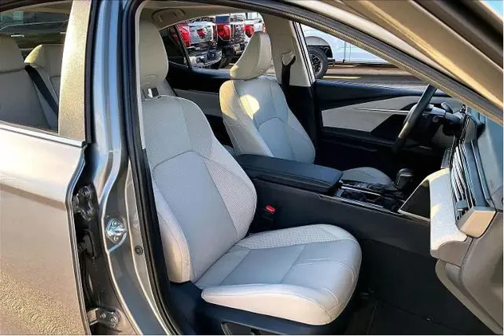 $34024 : Toyota Camry 2025 XLE 4dr Se image 9