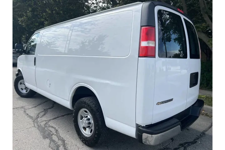 $13997 : 2019 Express 2500 image 8