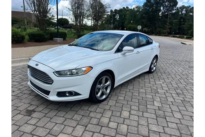 $5500 : 2013 Fusion SE image 4