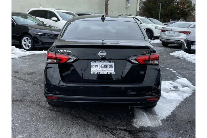 $17626 : Nissan Versa 2025 SR 4dr Sed image 5