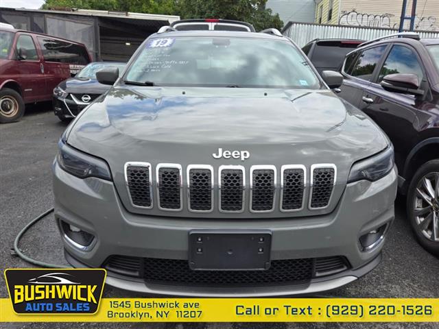 $18995 : Used 2019 Cherokee Limited 4x image 2