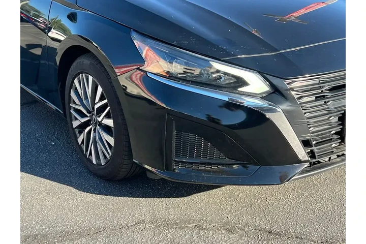 $18998 : Nissan Altima 2023 2.5 SV 4d image 9