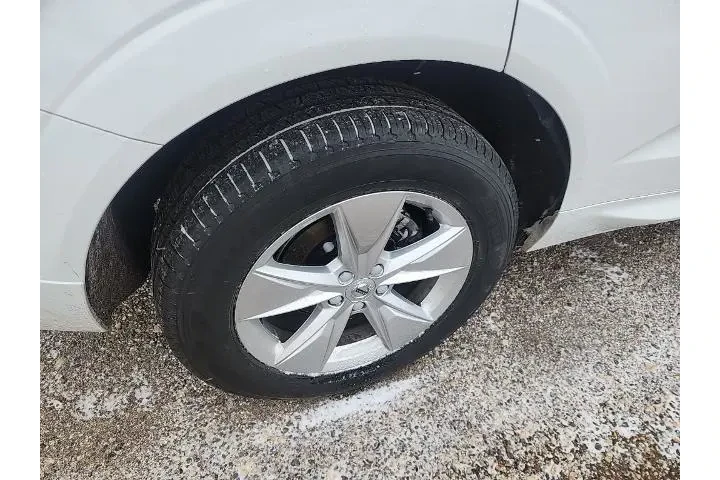 $20990 : Volvo XC60 2022 AWD B5 Momen image 6