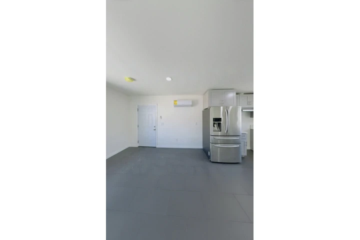 $2000 : CASA 1 HABITACION SOUTH GATE!! image 5