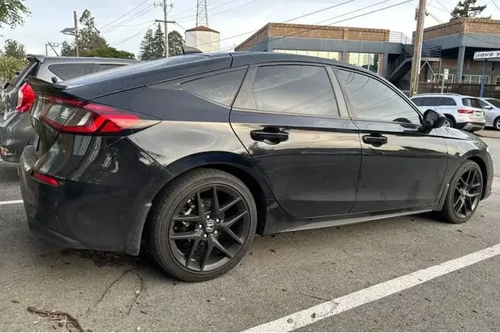 $24994 : Honda Civic 2024 LX 4dr Hatc image 5