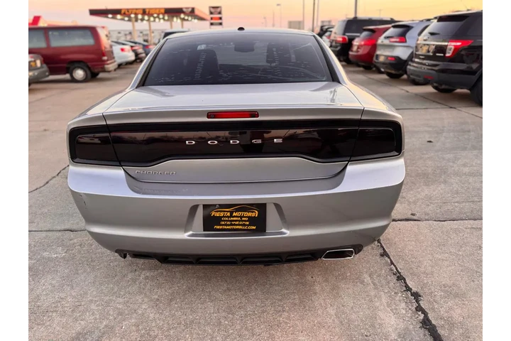 $9999 : 2011 Charger SE image 8