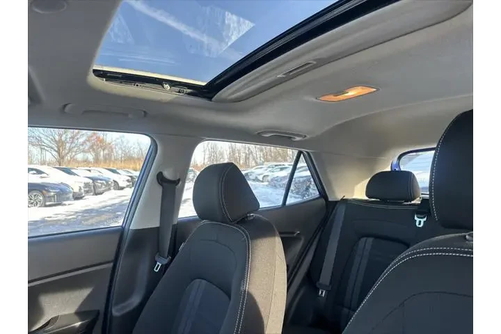 $18919 : Hyundai VENUE 2022 SEL 4dr C image 4