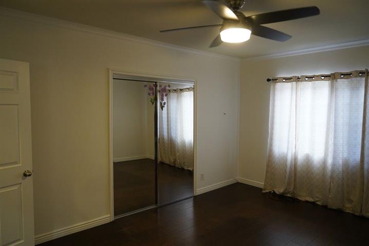 $2700 : RENT IN HUNTINGTON PARK image 1