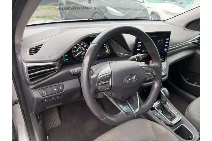 $19987 : Hyundai IONIQ Plug-in Hybrid image 9