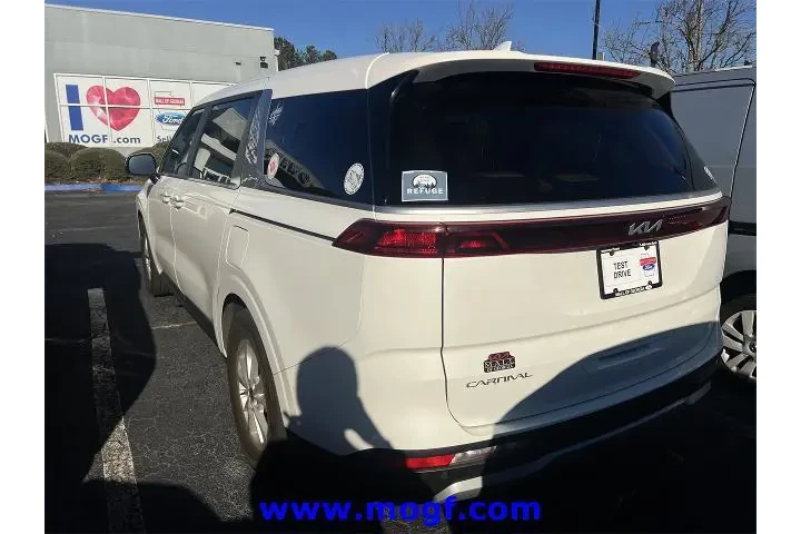 $28895 : Kia Carnival 2023 LX 4dr Min image 2