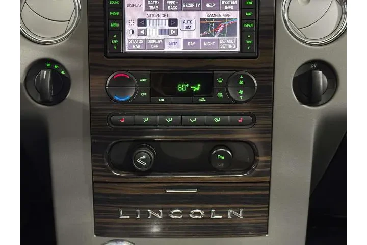 $39995 : Lincoln Mark LT 2007 4dr Sup image 8