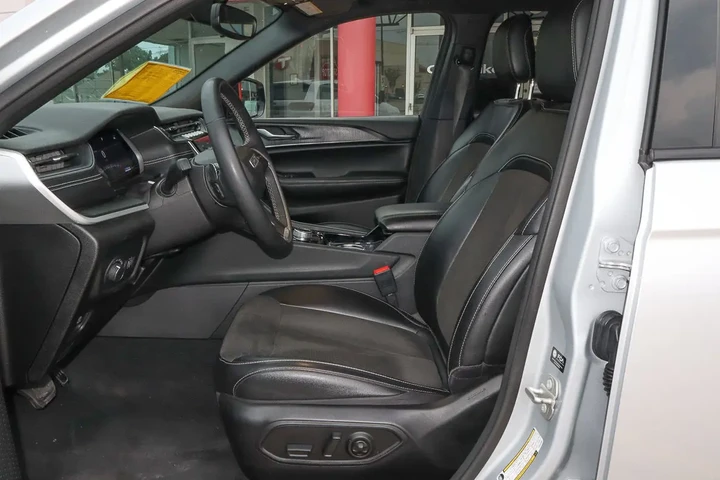 $30488 : 2023 Grand Cherokee Altitude image 7