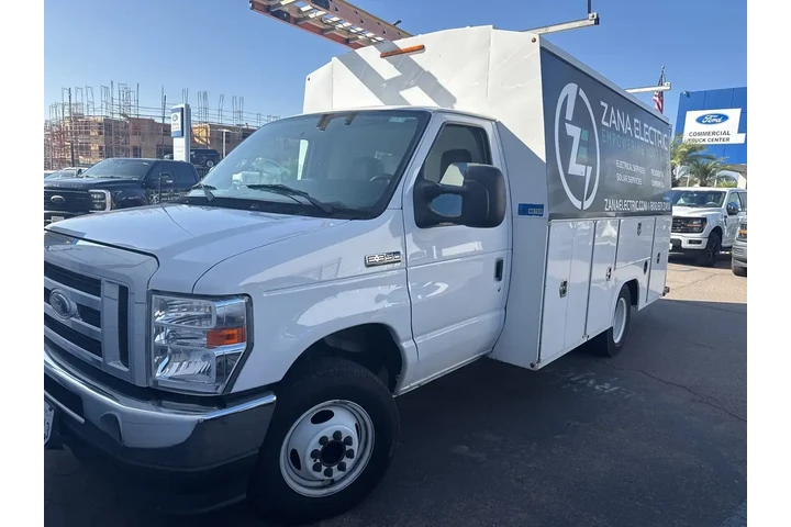 $31300 : Ford E-Series 2022 E-350 SD image 2
