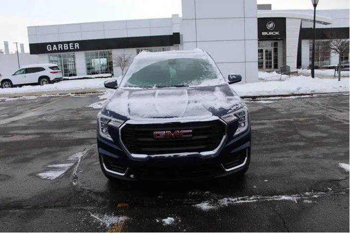 $21846 : GMC Terrain 2022 AWD SLE 4dr image 3