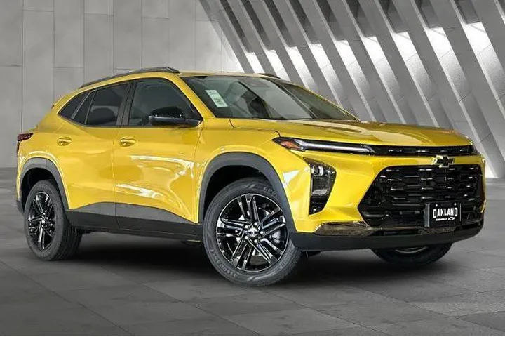 $24985 : Chevrolet Trax 2025 ACTIV 4d image 2