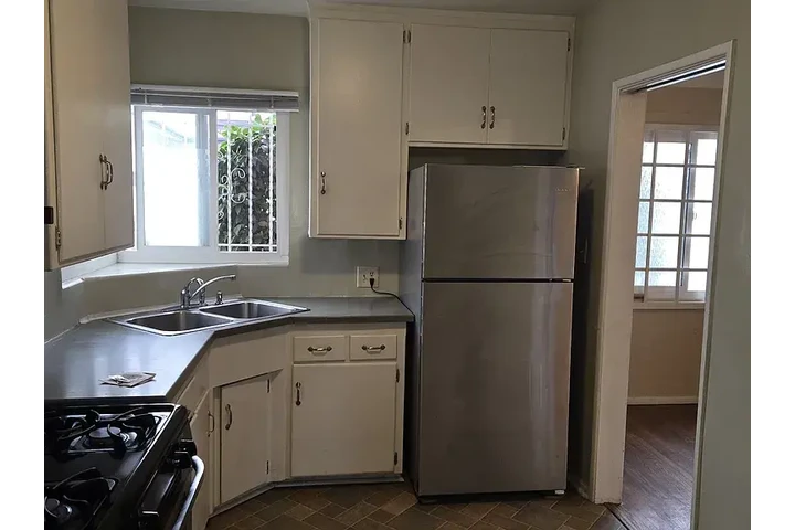 $2100 : Beautiful 2bedroom in LA image 6