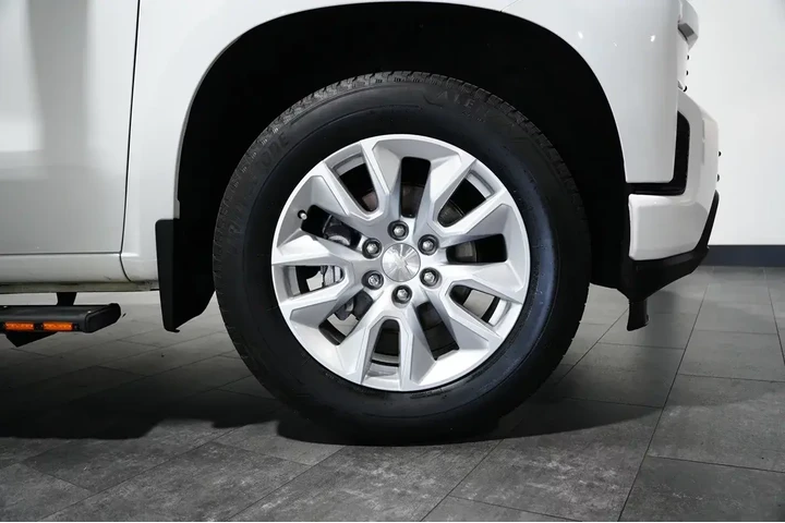 $29827 : 2021 Silverado 1500 Custom image 5