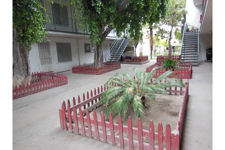 $2195 : BONITO APARTAMENTO EN CUDAHY image 2