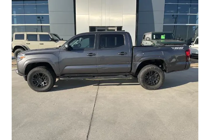 $28590 : Toyota Tacoma 2021 4x2 SR5 4 image 8
