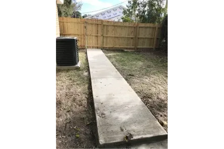 $1950 : 3 bed 2 bath available image 5